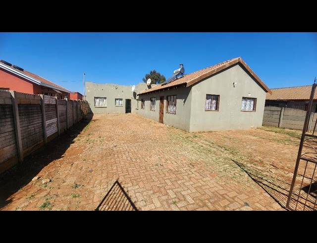 4 BEDROOM HOUSE FOR SALE IN VILLA LIZA